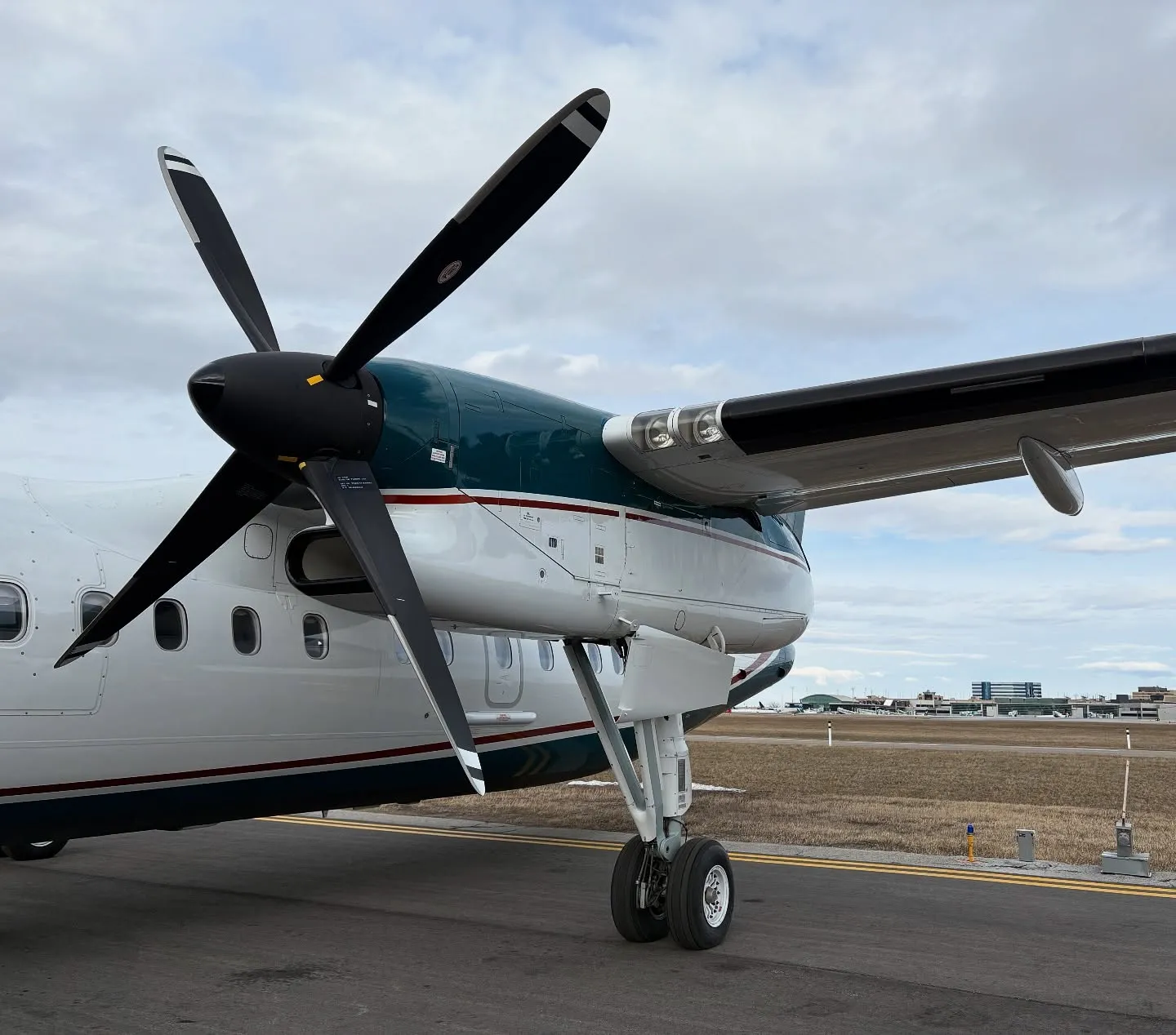 Dash 8 turboprop, detailed