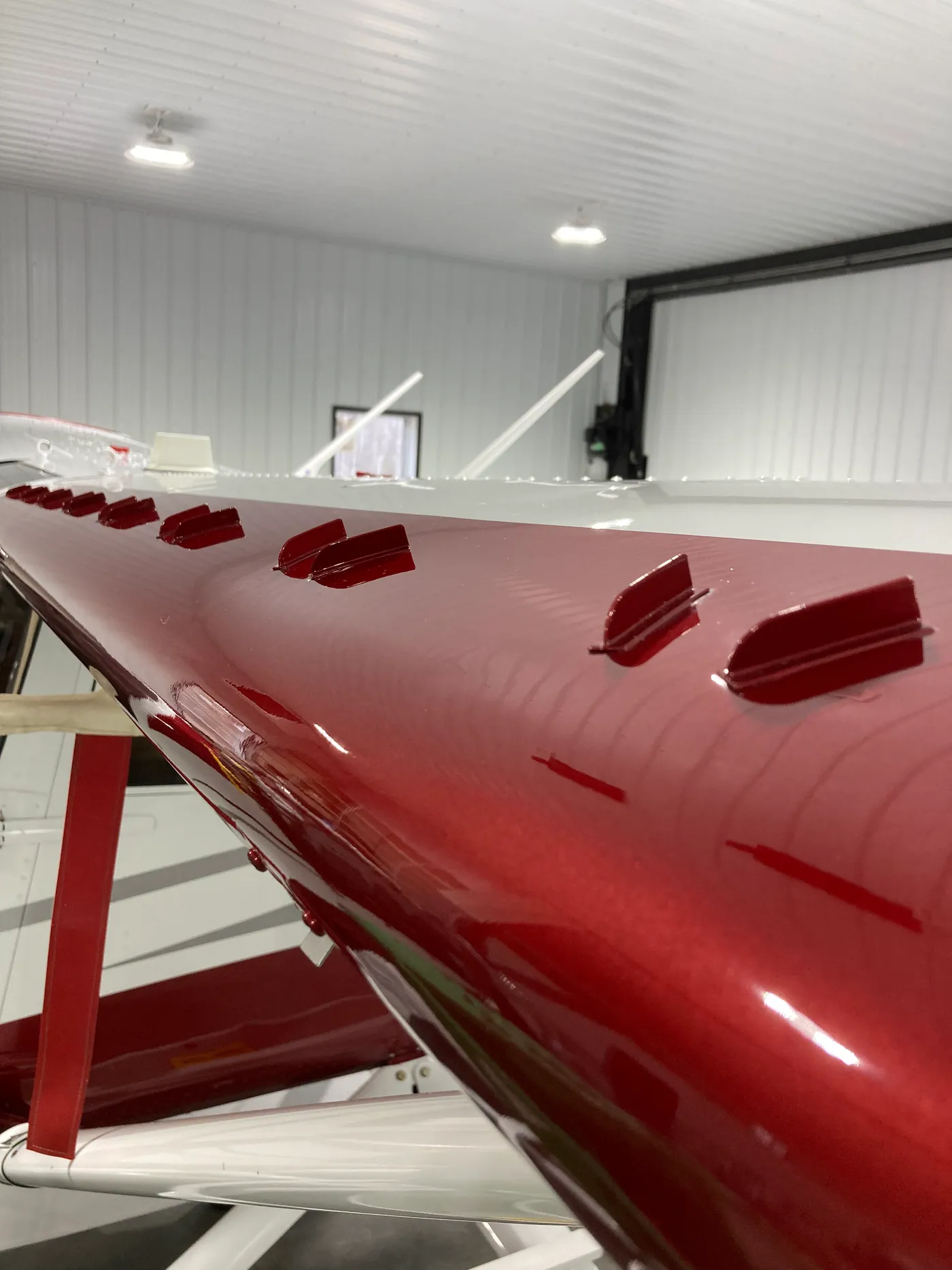 Ceramic-coated red wing leading edge with deep gloss